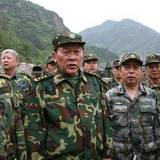 济南军区政委刘冬冬到平武察看灾情