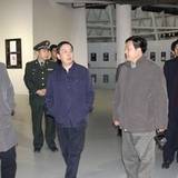 济南军区刘冬冬上将到山东工艺美术学院参观考察