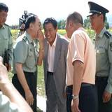 成都军区政委田修思中将参观一棵树观景园