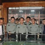 成都军区政委田修思到瓮安革命老区视察